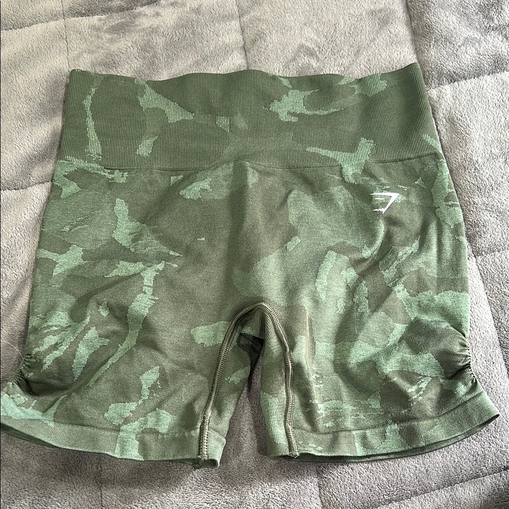 Gymshark Green Athletic Shorts Moisture-Wicking Mid-Thigh